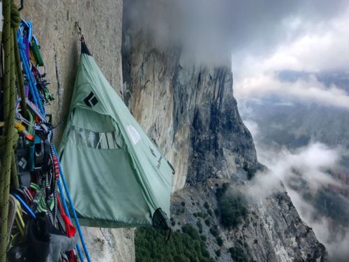 Adam Ondra v Dawn Wall, BC ve stn 8. den rno - foto Pavel Blaek