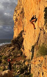 Orange Wall, Sicílie