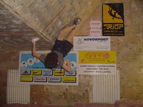 Adam Ondra na B4 finals with Pen Sindel in background Abadzikra Cup 2006