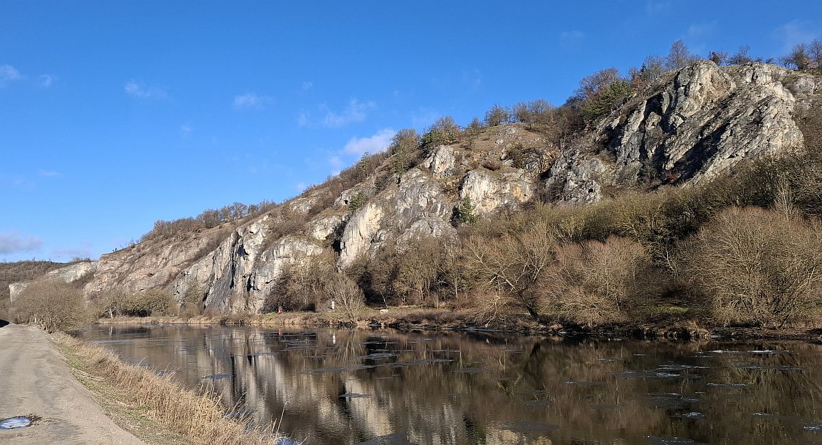 Kliknut�m zav�ete okno.